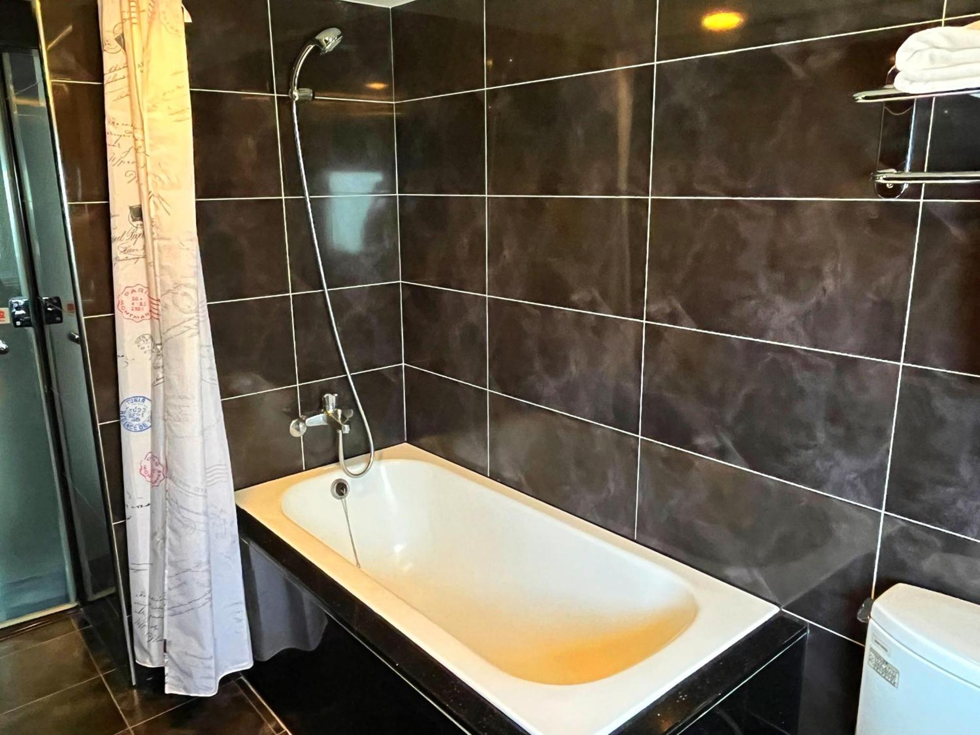 華麗大飯店ferrary Hotel Тайпей Екстериор снимка