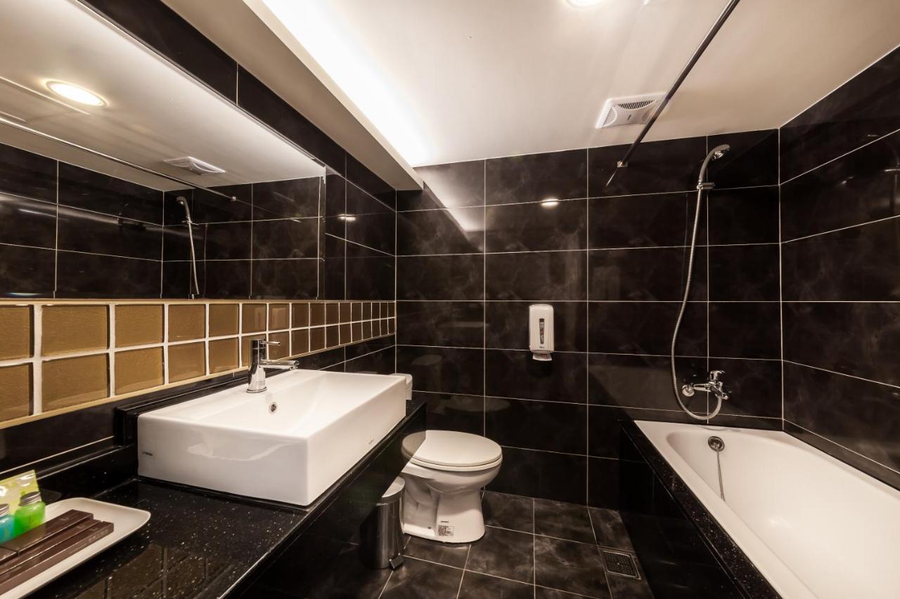 華麗大飯店ferrary Hotel Тайпей Екстериор снимка